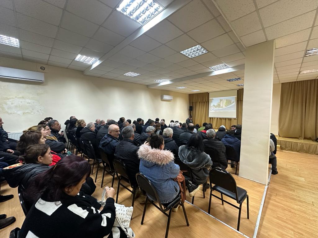 ბაღდათში და ხონში მოსახლეობასთან საინფორმაციო შეხვედრები გამართეს პროკურორებმა, სახელმწიფოს კუთვნილი სასოფლო-სამეურნეო დანიშნულების მიწის ნაკვეთების მისაკუთრების ფაქტებზე ამნისტიის კანონის ამოქმედებასთან დაკავშირებით