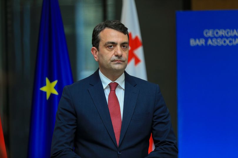 დავით ასათიანი ევროპის ადვოკატთა ასოციაციის პრეზიდენტად აირჩიეს! Congratulazioni, Davit Asatiani è stato eletto Presidente dell'Associazione degli Avvocati Europei!